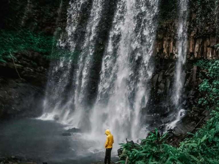 Ilustrasi Air Terjun