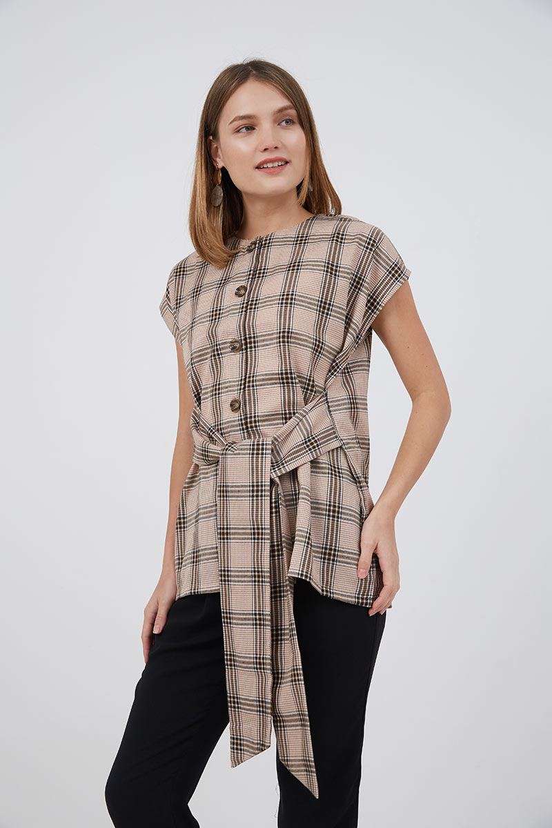 Ilustrasi Outfit Plaid