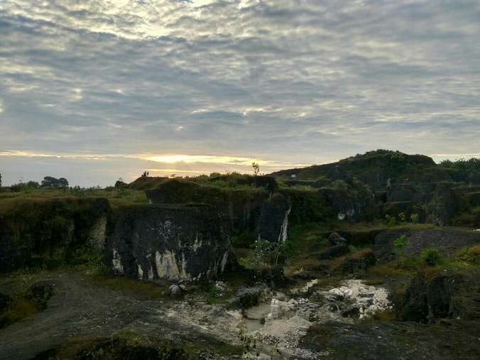 Ilustrasi Gunung Pegat