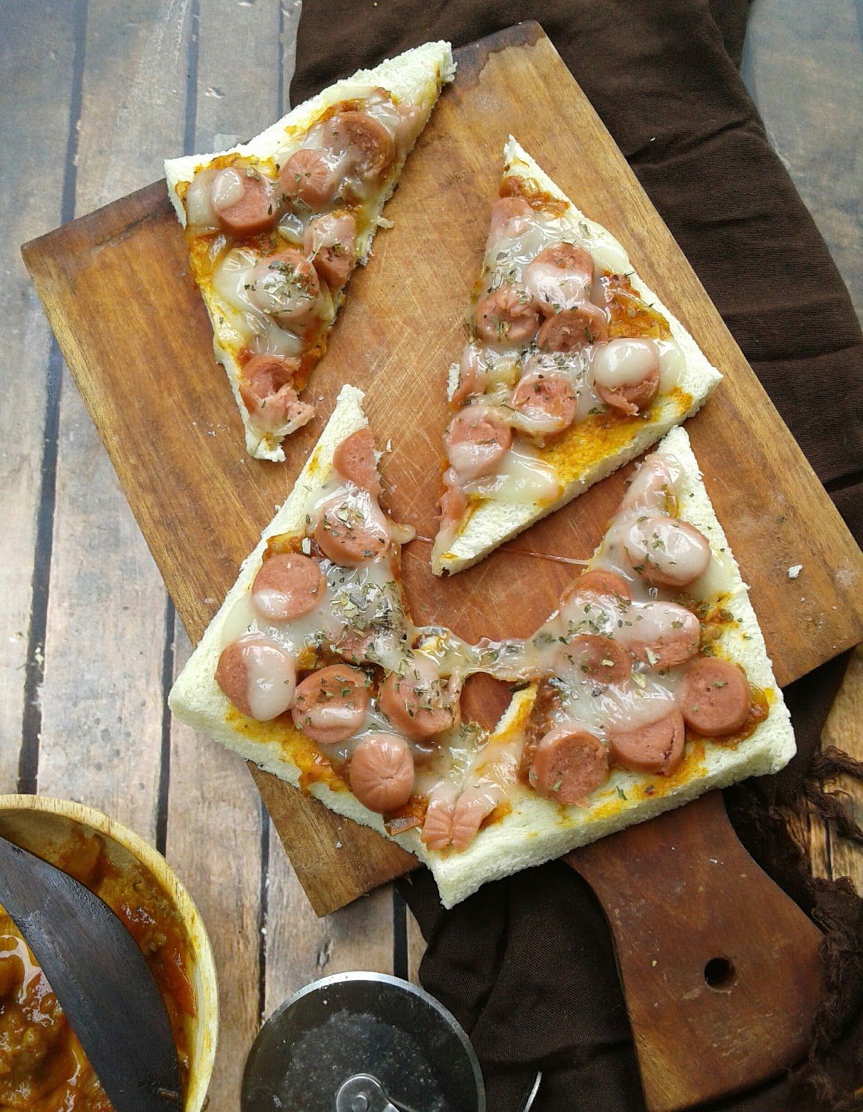 Ilustrasi Pizza Sederhana Roti Tawar