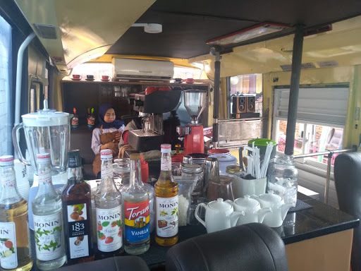 Ilustrasi Kafe Bus Bogor