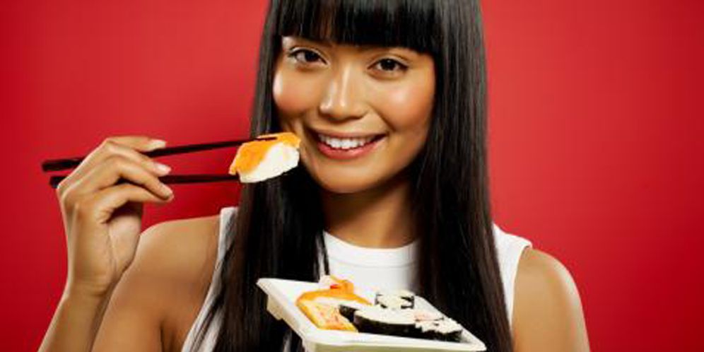 Ilustrasi Makan Sushi