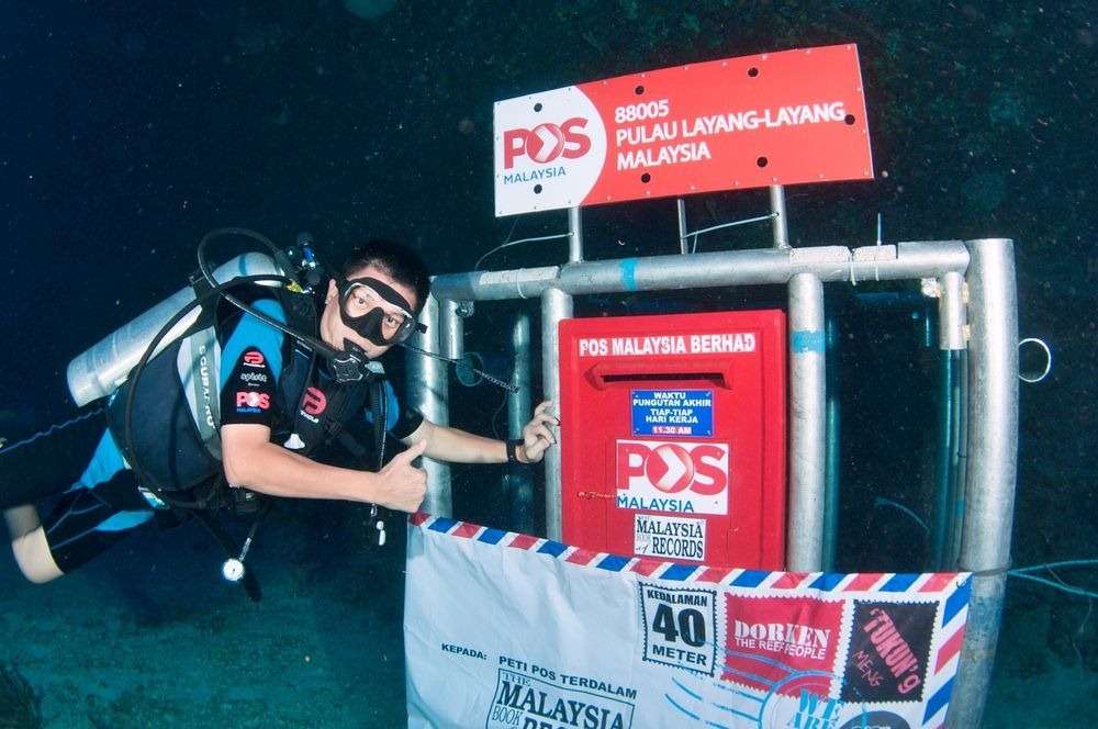 Kotak Post di Bawah Laut