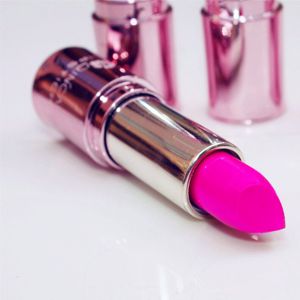 Ilustrasi Lipstick Warna Hot Pink