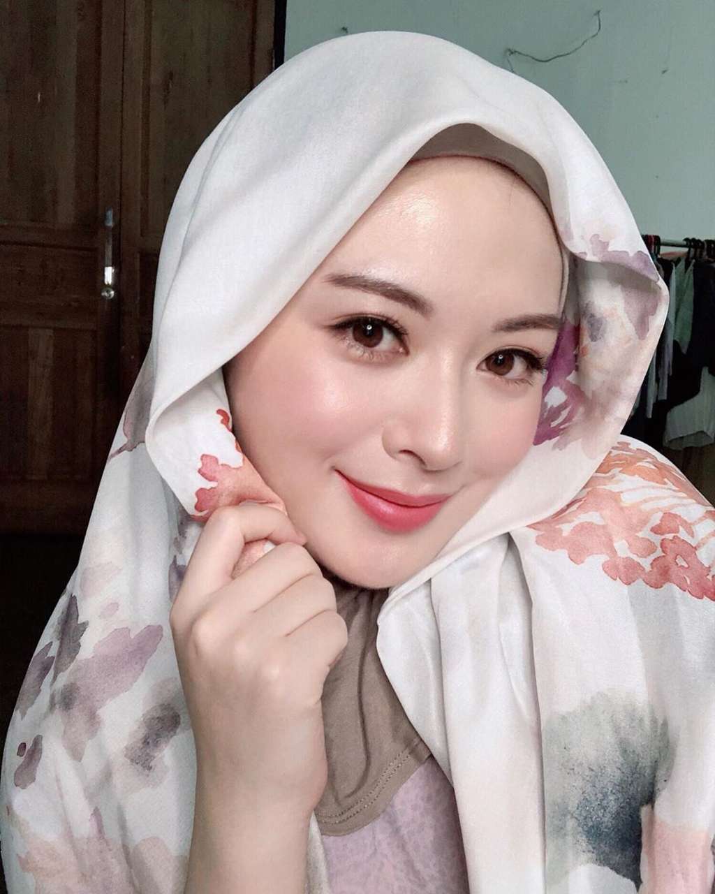 Ilustrasi Ayana Pakai Jilbab Motif