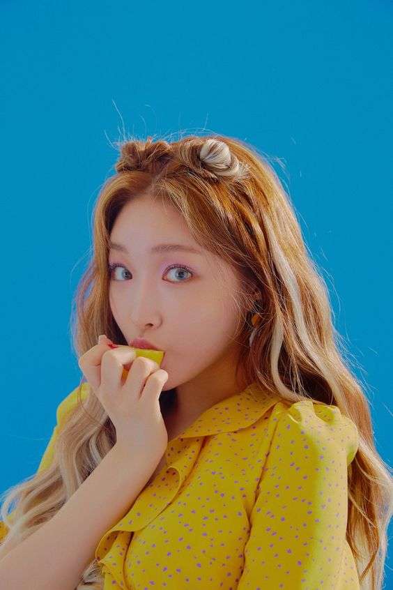 Ilustrasi Chung Ha Pakai Softlense