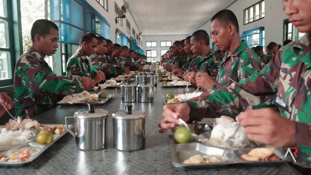 Aturan Makan TNI