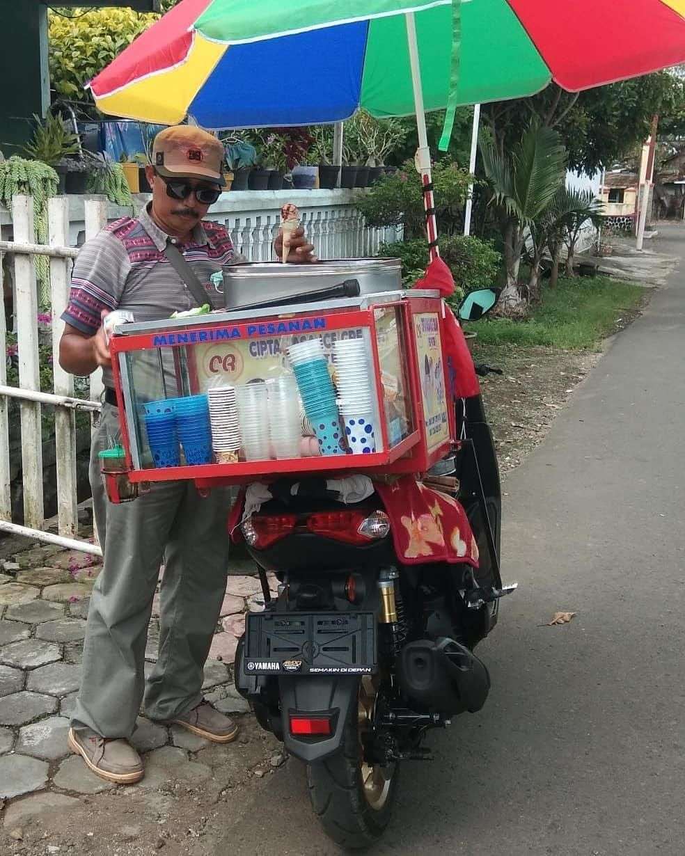 Penjual Es Krim Pakai NMax