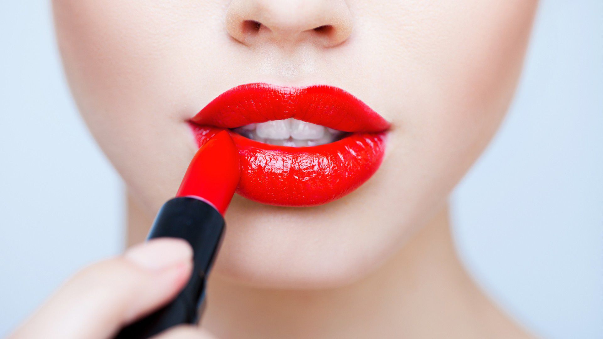 Ilustrasi lipstik warna merah