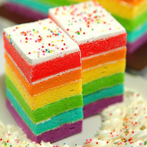Ilustrasi Rainbow Cake Panggang