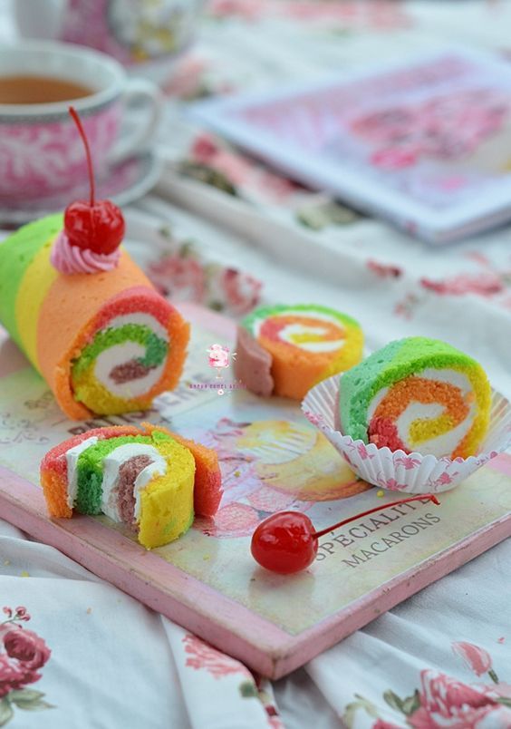 Ilustrasi Rainbow Cake Simple
