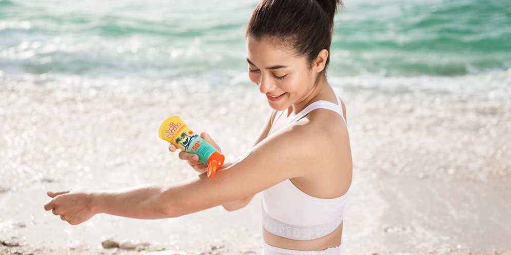 ilustrasi pemakaian sunscreen