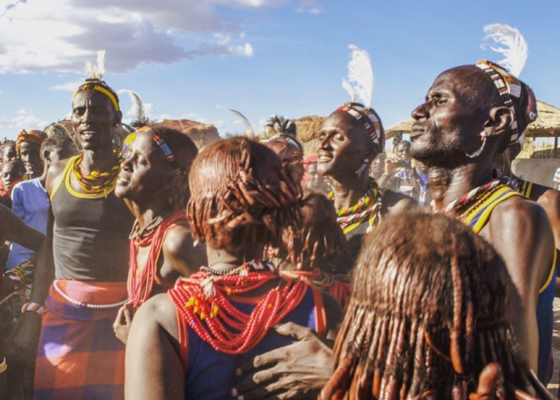 Tradisi Meludah di Kenya