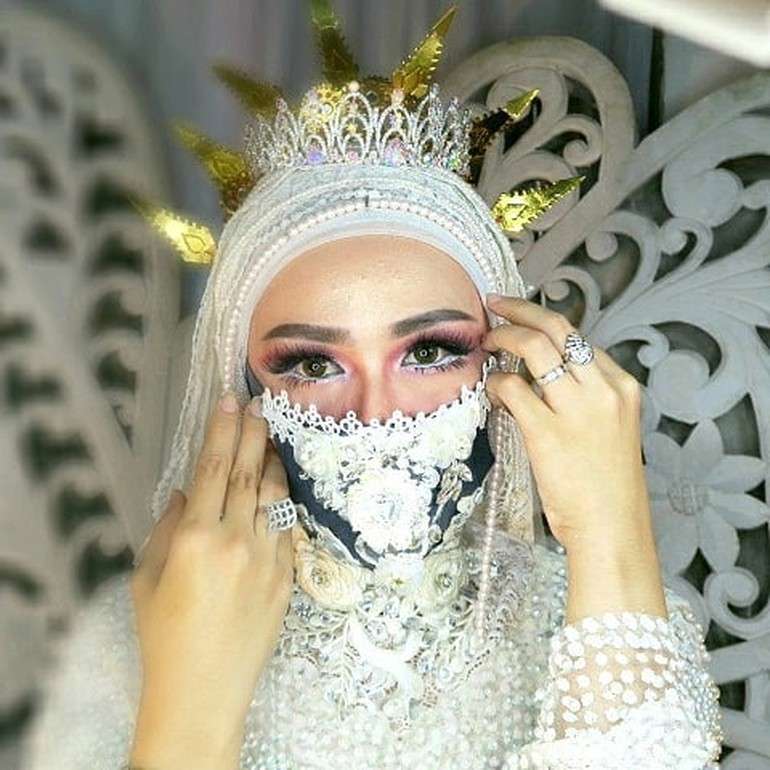 pengantin pakai masker