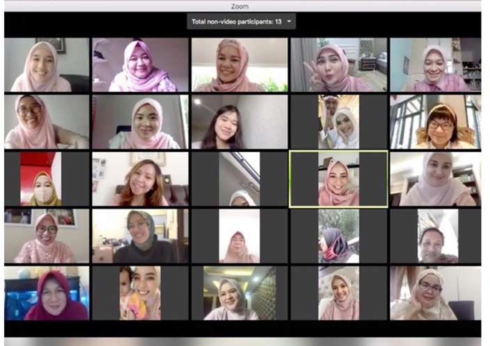 Rekan-rekan selebritis yang menyaksikan akad lewat Zoom