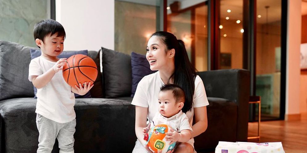Sandra Dewi dan Anak