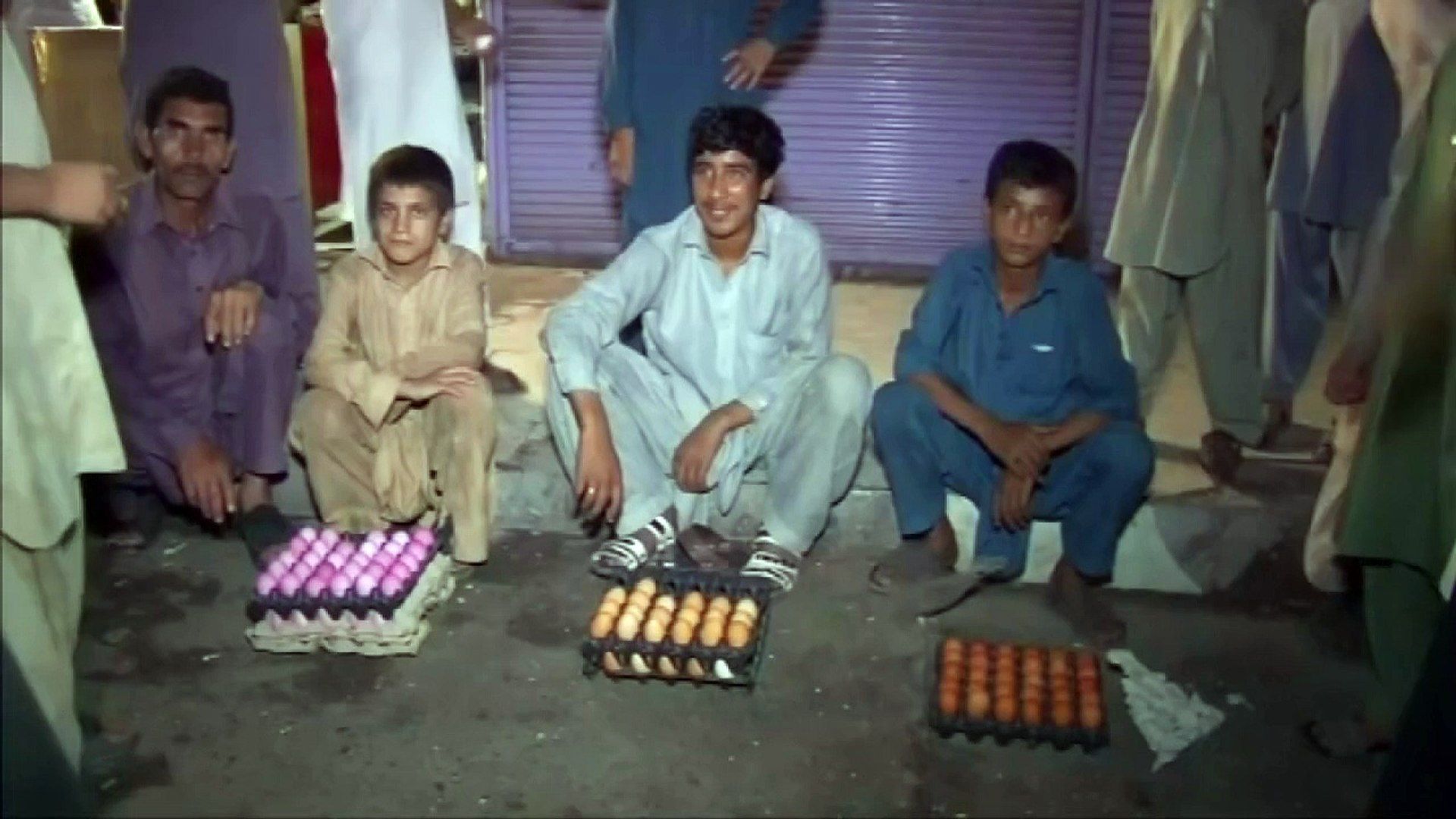 Tradisi Perang Telur Pakistan