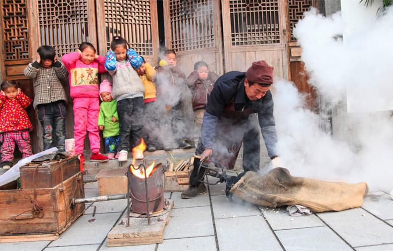 Alat Pembuatan Berondong Jagung Tradisional Tiongkok