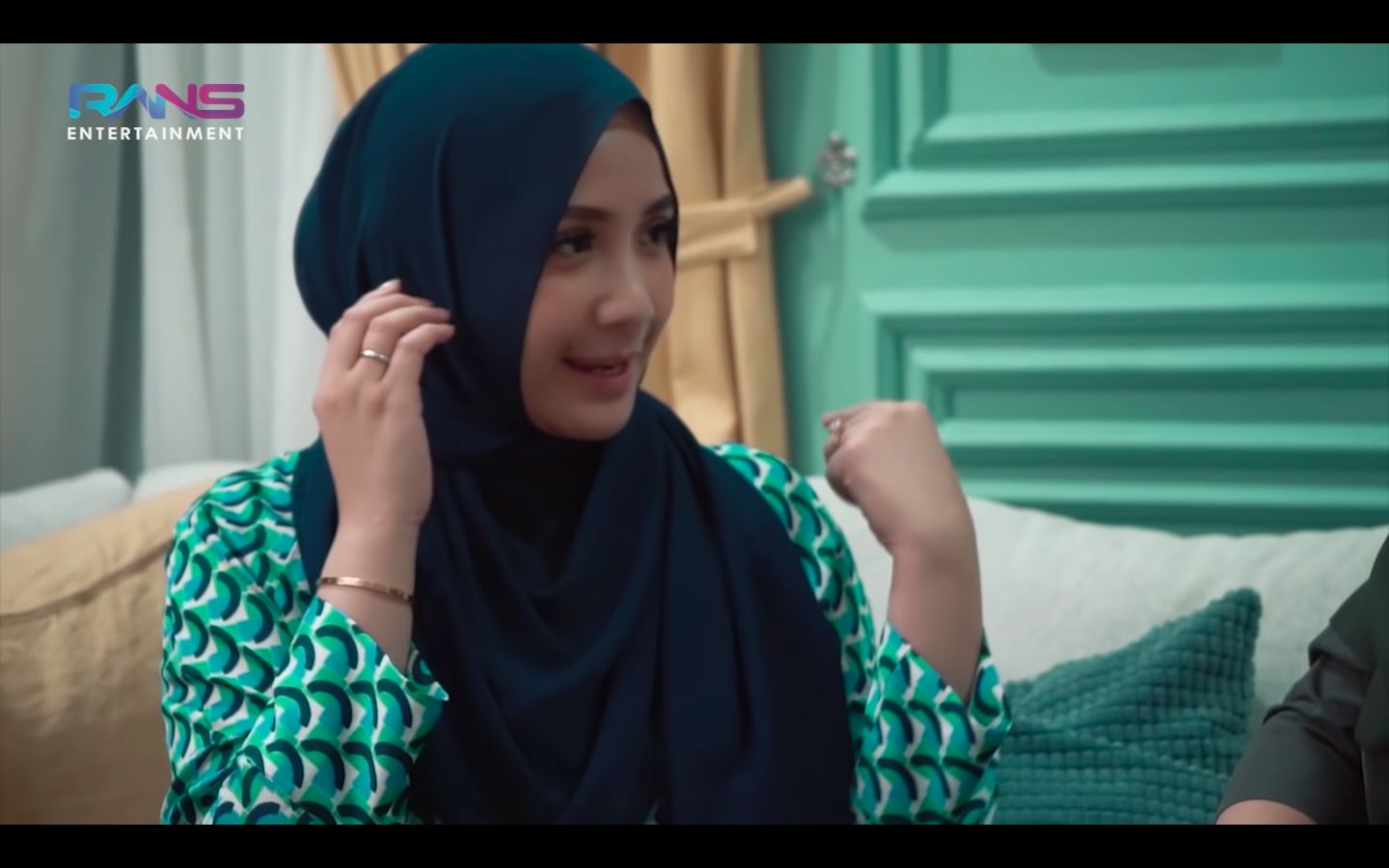 Tutorial Hijab Citra Kirana dan Nagita Slavina