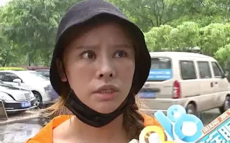 Xie yang memiliki ekspresi wajah cemberut akibat operasi plastik