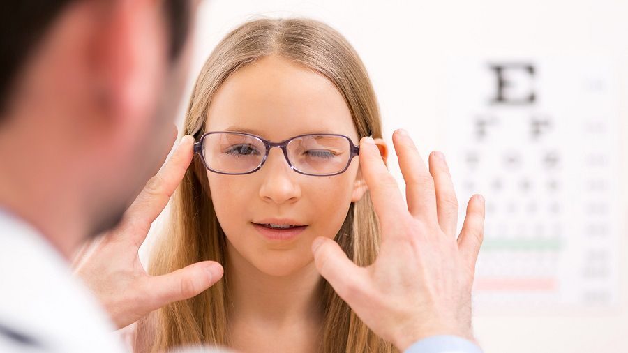 Penyebab Mata Silinder pada Anak