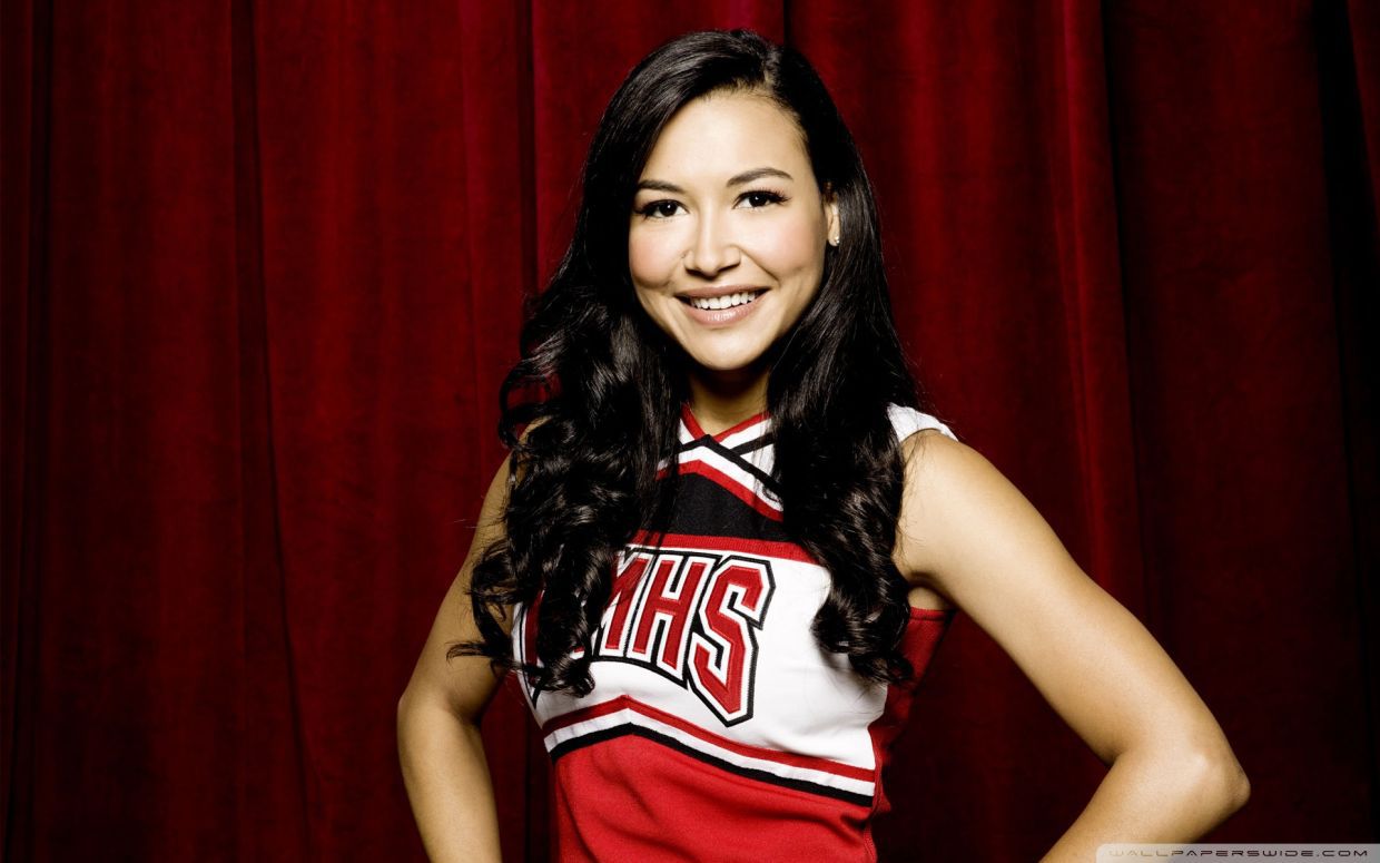 Naya Rivera sebagai Santana Lopez dalam drama musikal Glee