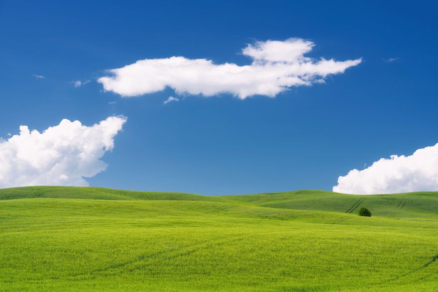 Bukit Tuscany Windows XP Wallpaper