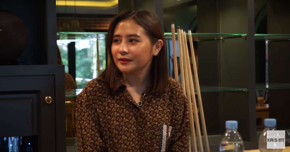 Prilly Latuconsina dalam channel YouTube Kris BT Channel