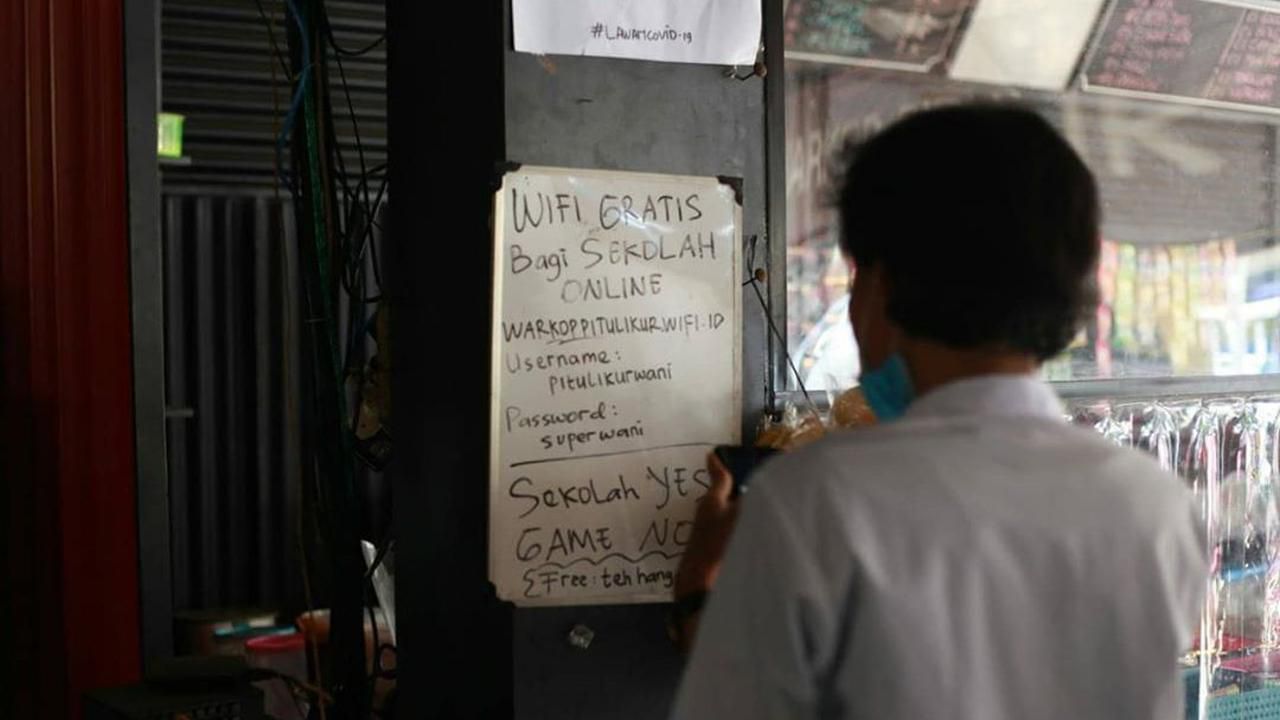 Warkop di Surabaya Ini Sediakan Wifi dan Teh Gratis untuk Siswa yang Sekolah Online