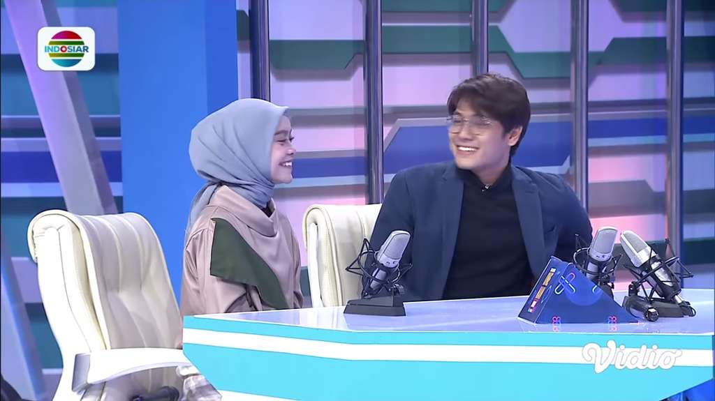 Risky dan Lesti di acara talk show