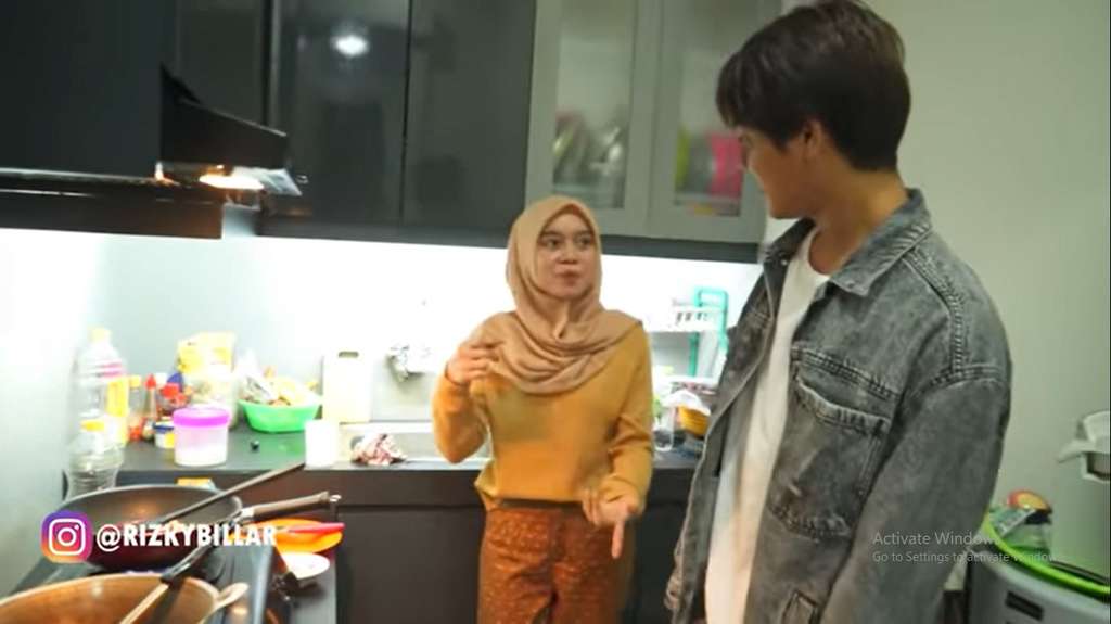 Rizky Billar masak bareng Lesti