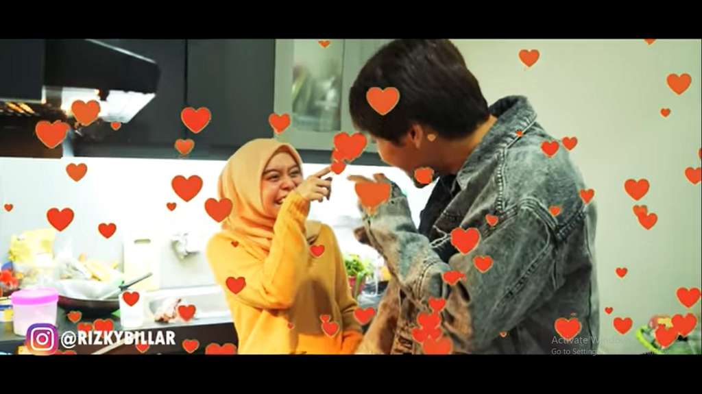 Rizky Billar masak bareng Lesti