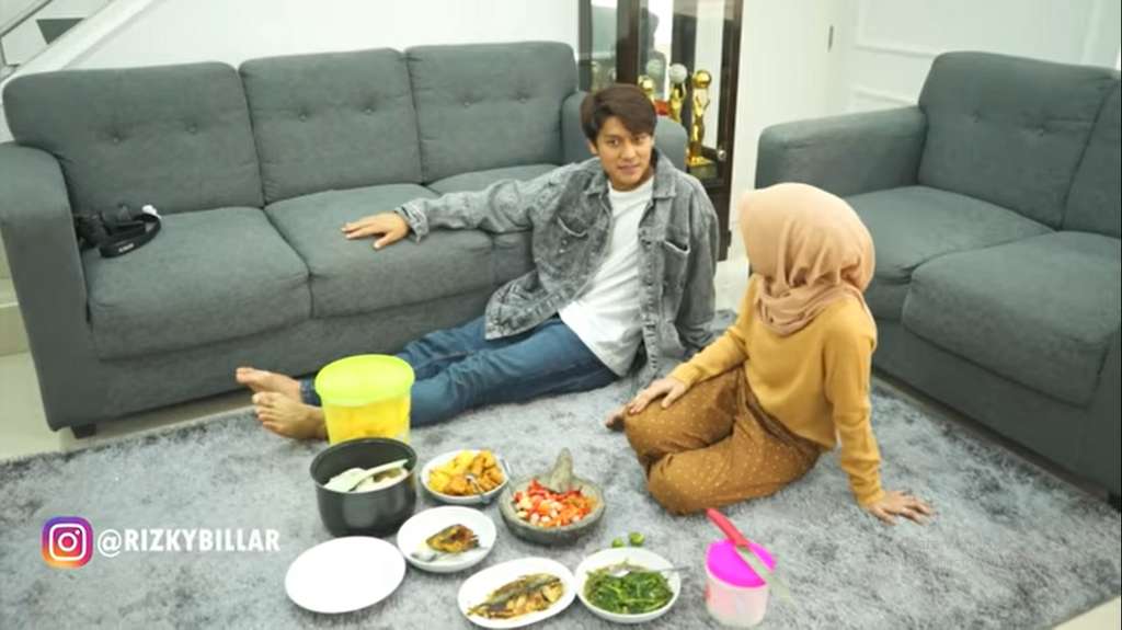 Rizky Billar masak bareng Lesti