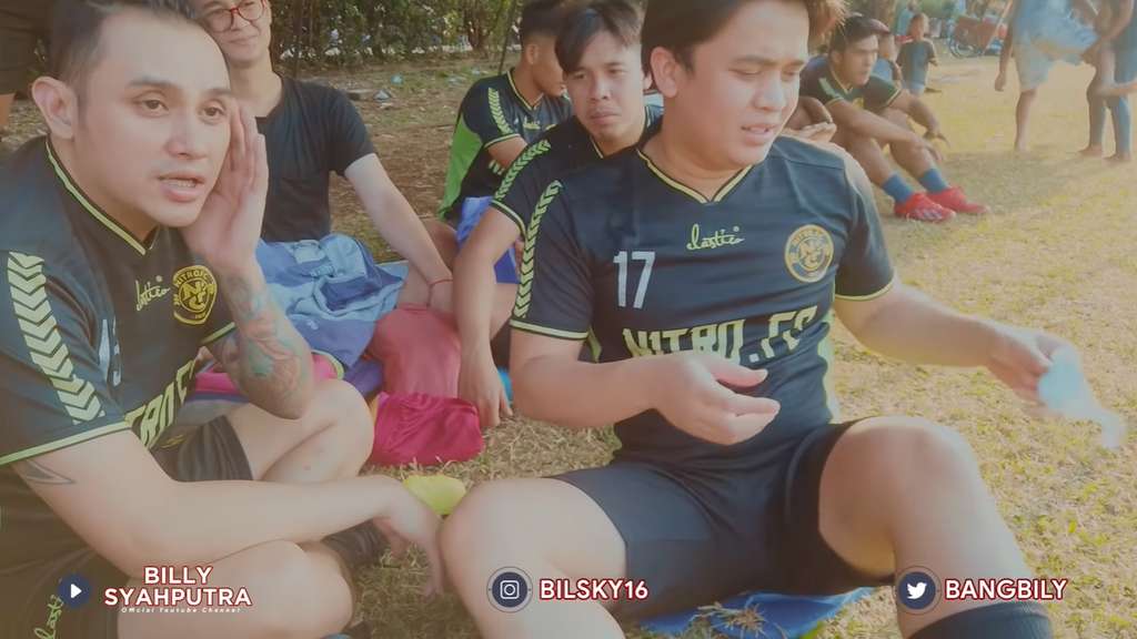 Vicky Nitinegoro Dirikan Klub Bola