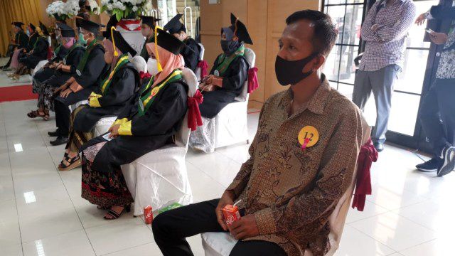 Ayah gantikan wisuda anaknya yang meninggal di UIN Alauddin Makassar