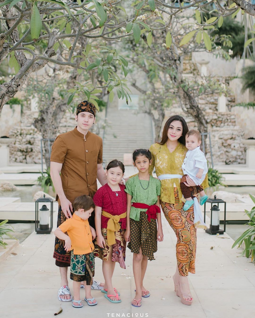 Potret Terbaru Keluarga Stefan William dan Celine Evangelista
