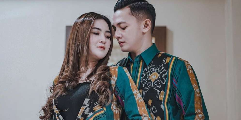 Nella Kharisma dan Dory Harsa