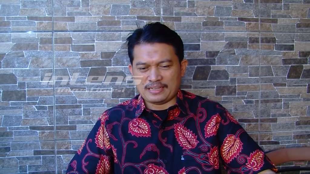 Ayah Angkat Nadya Mustika