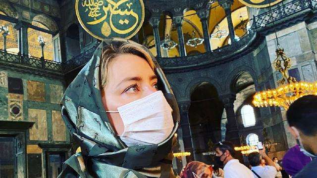 Amber Heard Panen Hujatan Setelah Kunjungi Masjid Hagia Sophia