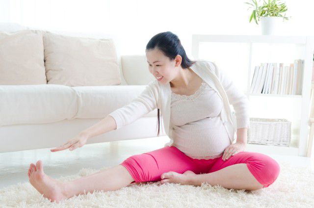 Ilustrasi ibu hamil olahraga