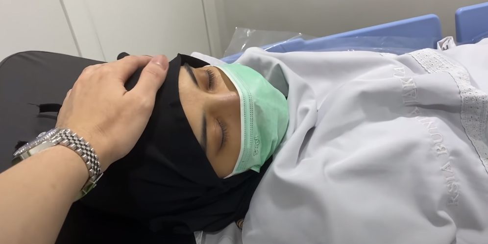 Zaskia Sungkar menjalani operasi