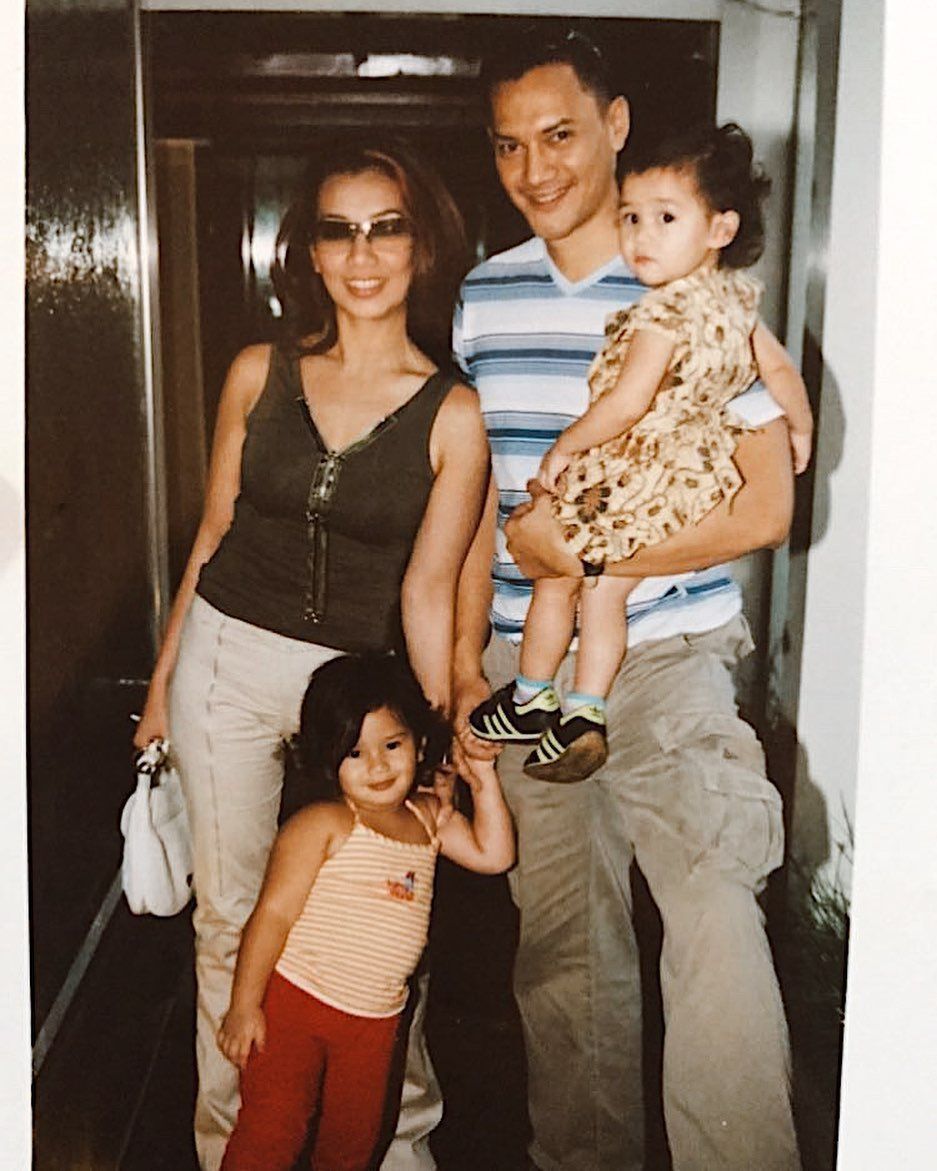 Rezza Artamevia dan keluarga