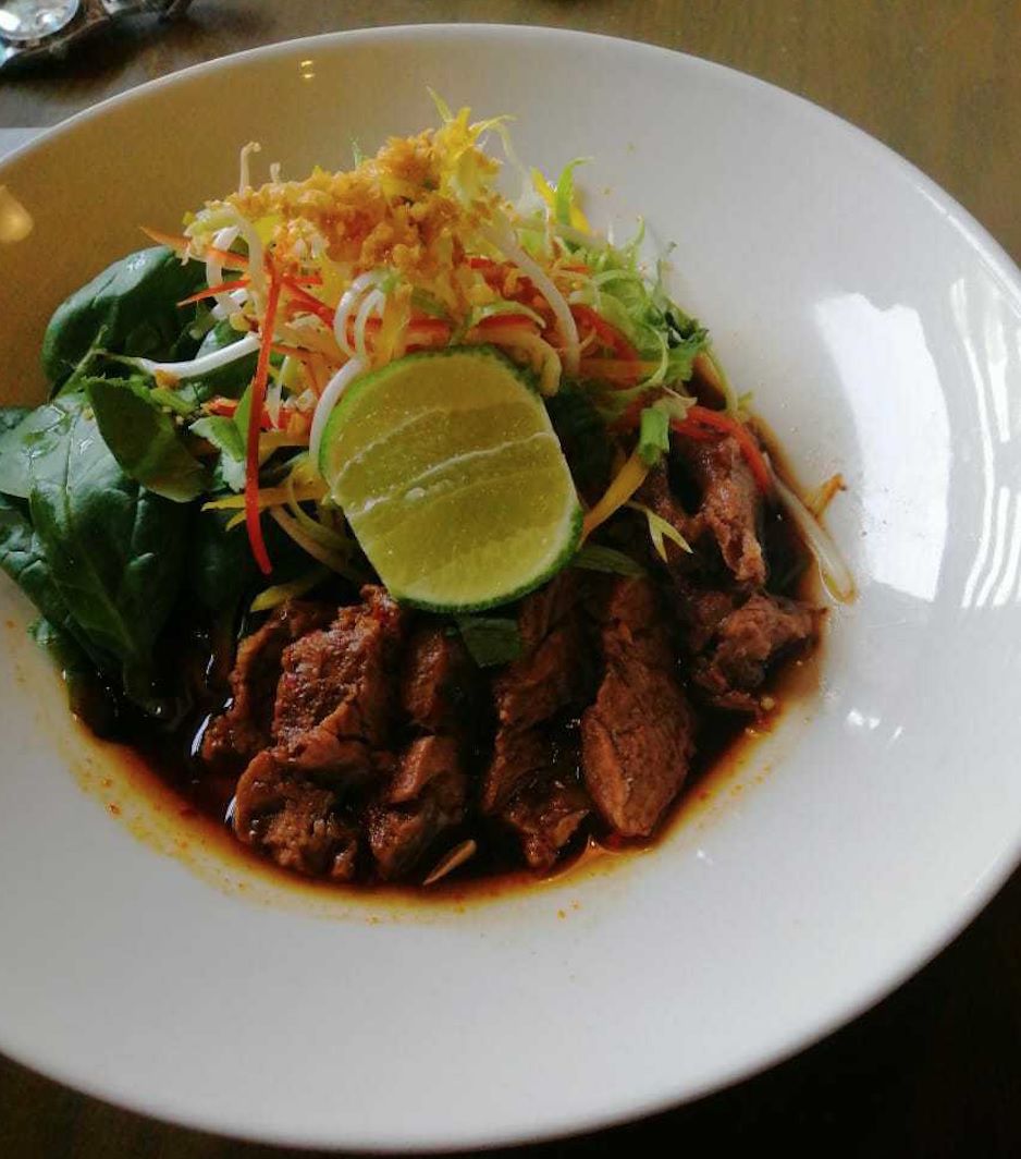Soupy Noodles karya Koki Eksekutif Charoensit Maliton dari Fuchsia Urban Thai Restoran