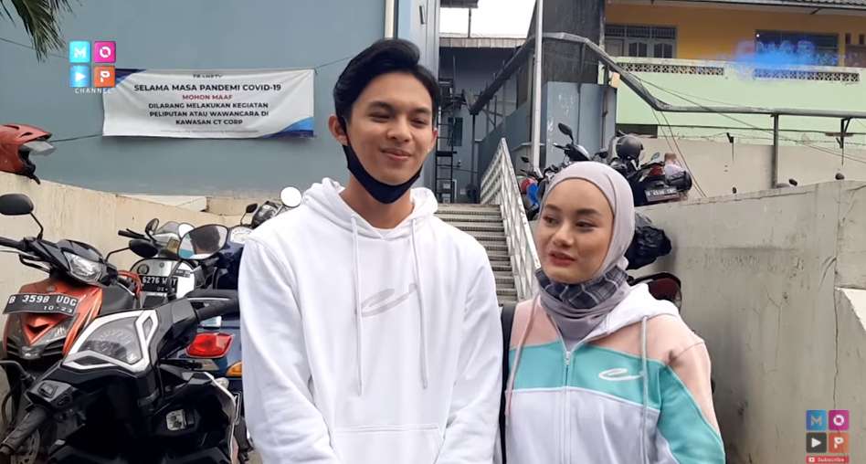 Rey Mbayang dan Dinda Hauw dalam MOP Channel