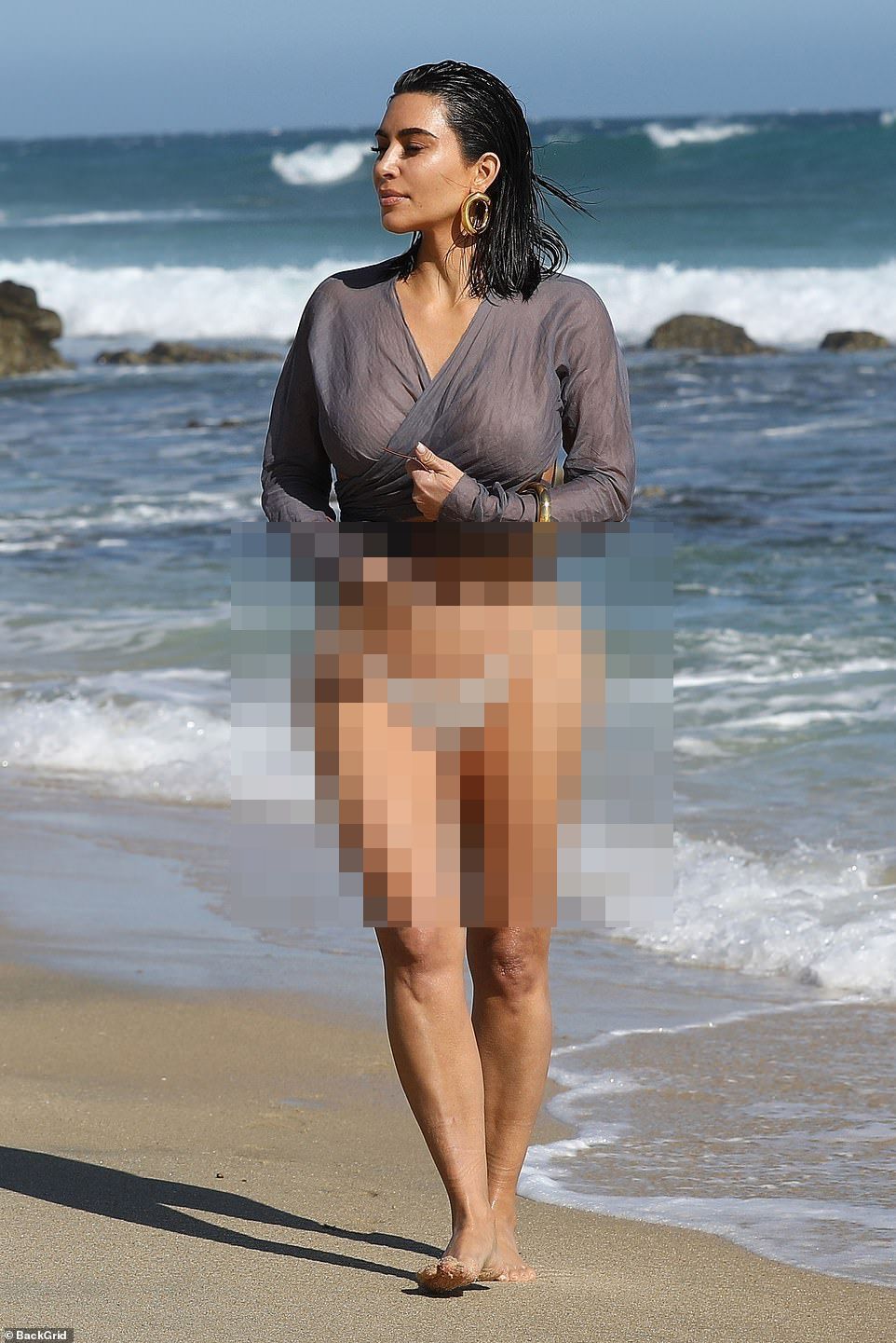 Kim Kardashian di Pantai