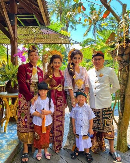 Potret Liburan Keluarga A6 di Bali