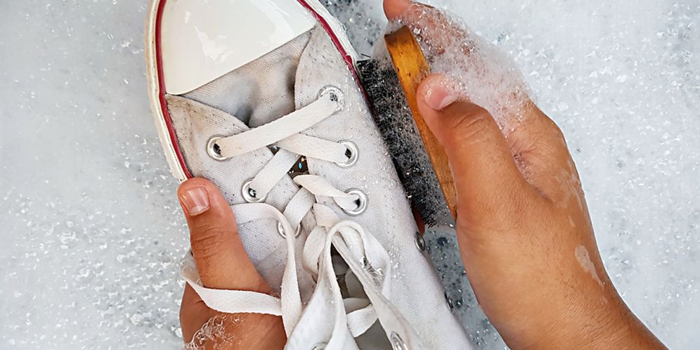 Cara Mencuci Sepatu