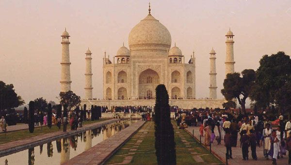Taj Mahal Buka Pintu Bagi Turis Meski Kasus Covid-19 India Naik Pesat