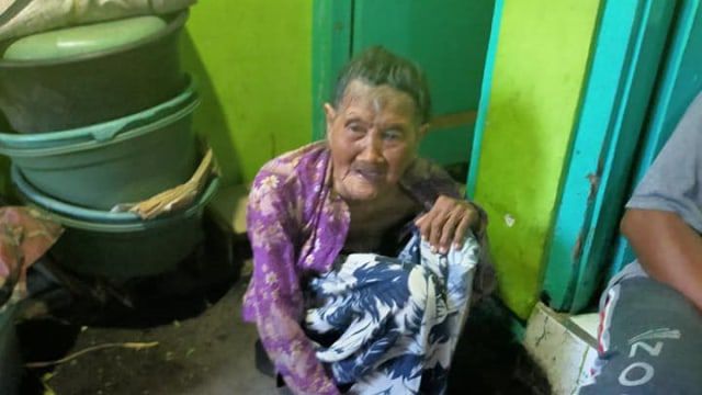 Nenek di Surabaya tinggal di dapur kurang layakNenek di Surabaya tinggal di dapur kurang layak