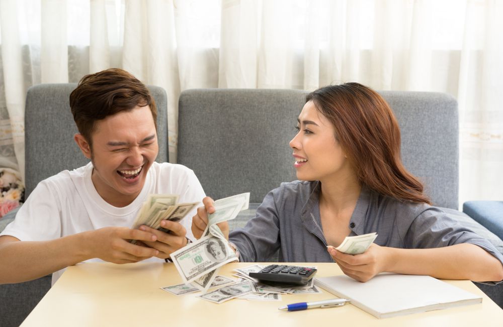 Agar Hubungan Tetap Harmonis, Ikuti yuk Tips Sehat Pembagiaan Keuangan Suami dan Istri!